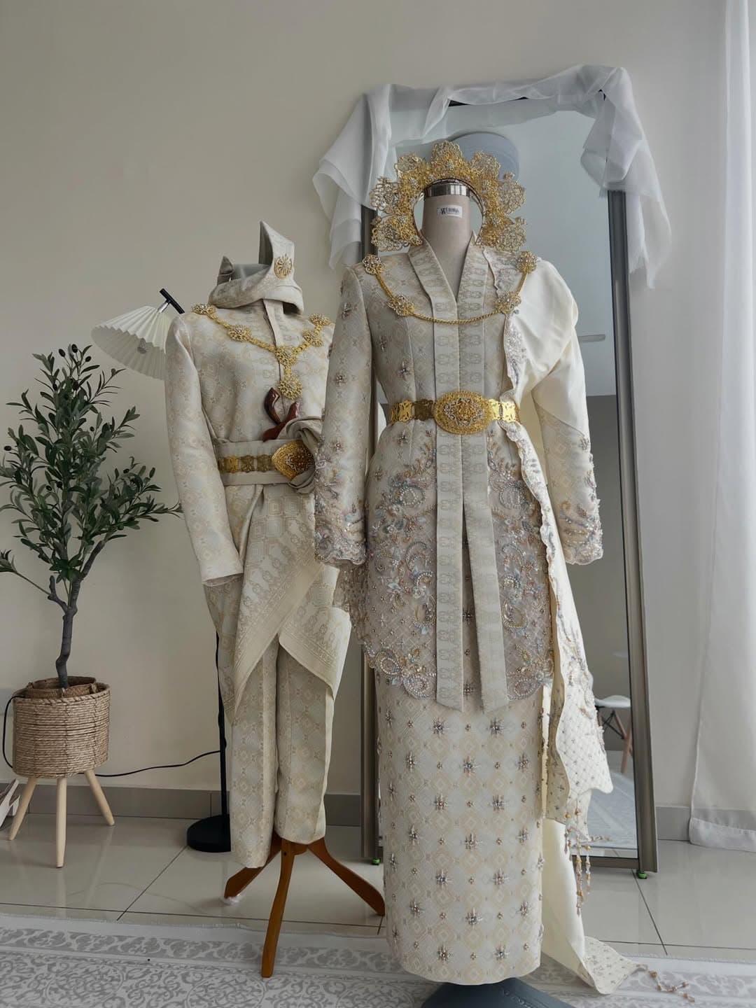 Koleksi busana pengantin tradisional Dendam Suri